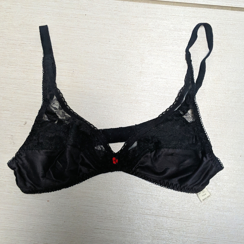 32B vintage style black bra